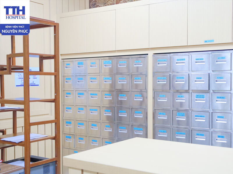Trang thiết bị, phương tiện bảo quản thuốc