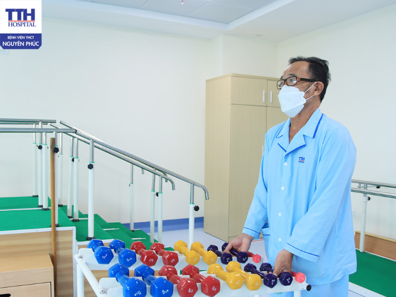 Nên tập luyện theo chỉ định của bác sĩ để tránh đi sai lệch với quá trình phục hồi