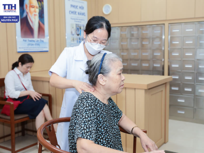 Đội ngũ y bác sĩ giàu kinh nghiệm được đào tạo chuyên sâu