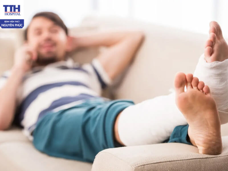 Sau chấn thương thể thao cần phải nghỉ ngơi, hạn chế vận động để ổn định và tái hồi phục