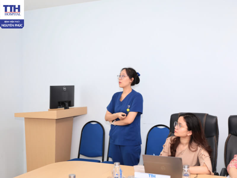 Hội đồng khoa học thảo luận, đánh giá đề tài