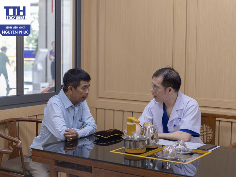 Khám bệnh, chẩn đoán và điều trị theo tình trạng bệnh