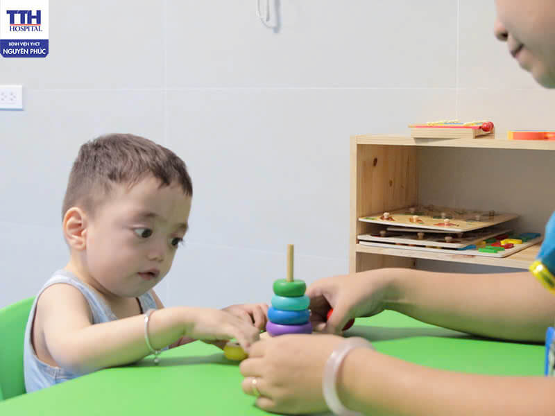 Khi con “chậm hơn một nhịp” so với bạn bè cùng trang lứa