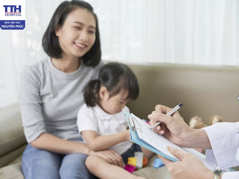 Khi nào cha mẹ nên đưa trẻ đi khám?