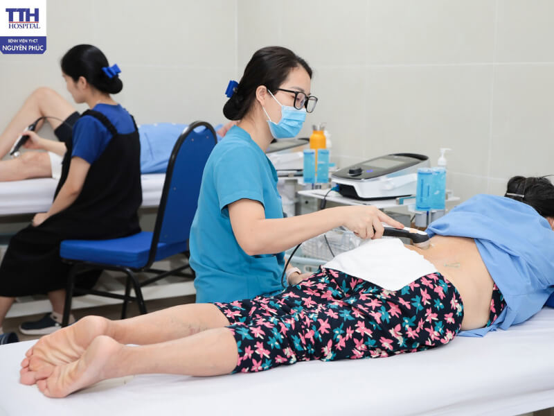 Một buổi siêu âm trị liệu cho bệnh nhân