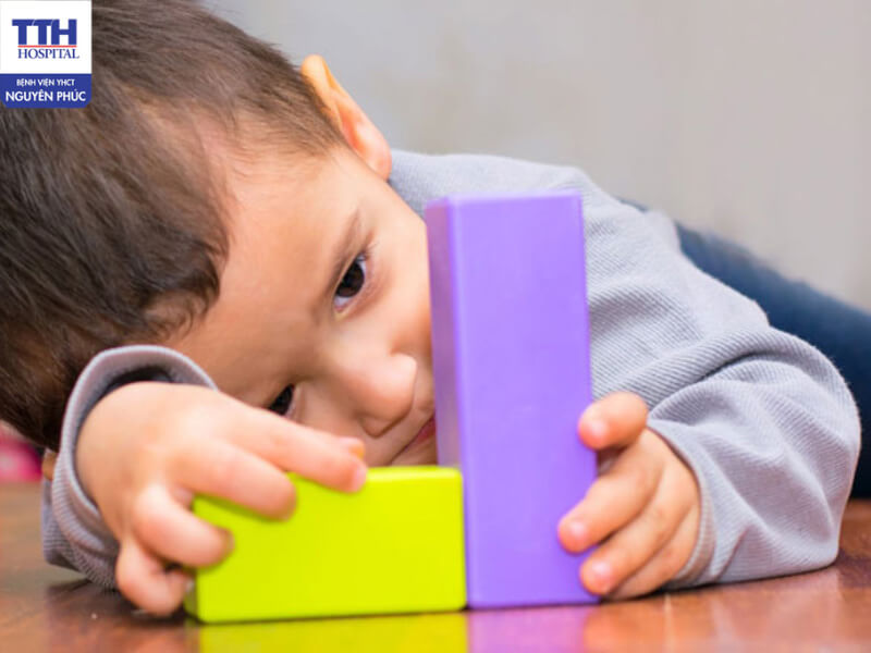 Nhận biết các dấu hiệu rối loạn phổ tỵ kỷ sớm giúp cha mẹ chủ động hơn