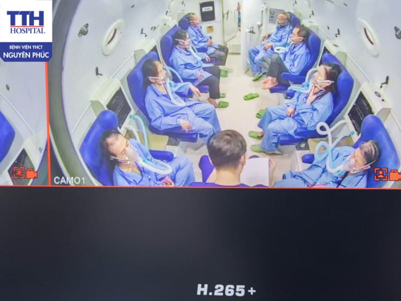 Phương pháp này được thực hiện trong một buồng oxy cao áp chuyên dụng