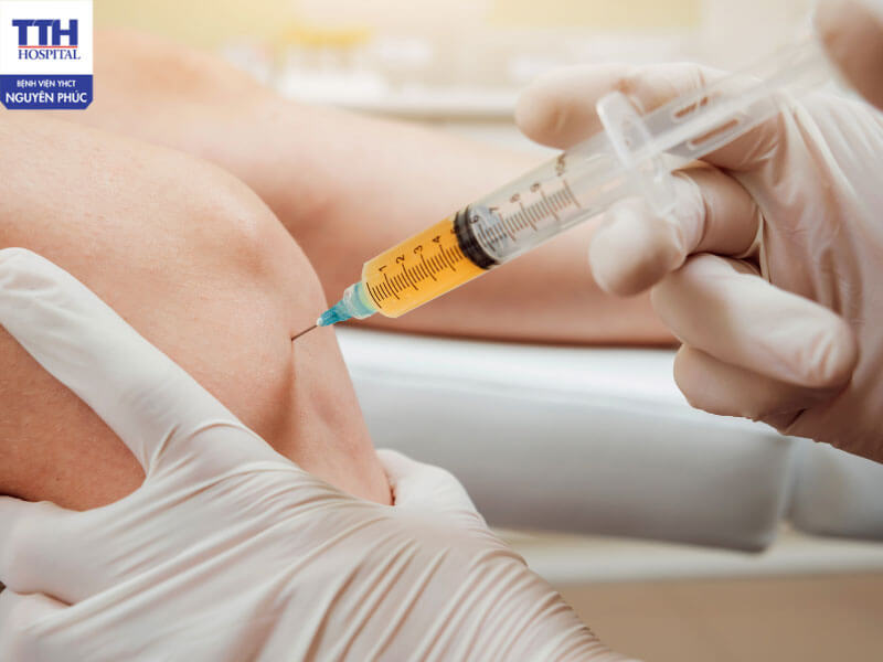 Tiêm chất nhờn dịch khớp là một thủ thuật y khoa đòi hỏi sự chính xác cao