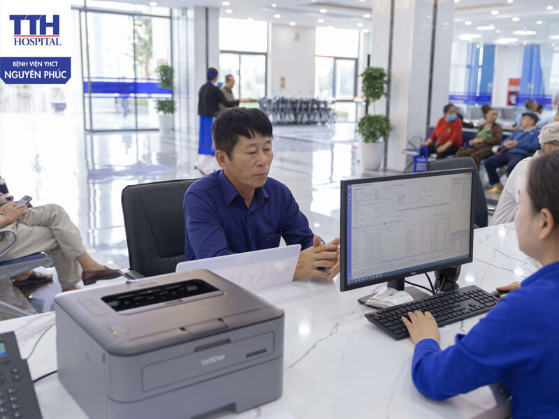 Tổ chức và tiếp nhận người bệnh đến khám