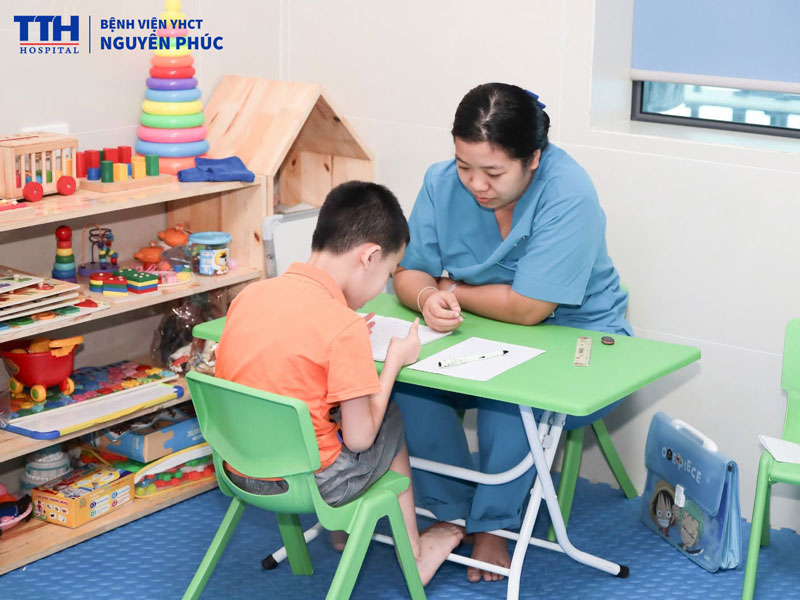 Vai trò của phục hồi chức năng đối với trẻ bại não